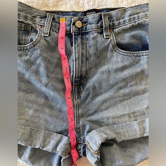 BDG Mom High Rise Jean Shorts - Picture 2 of 4